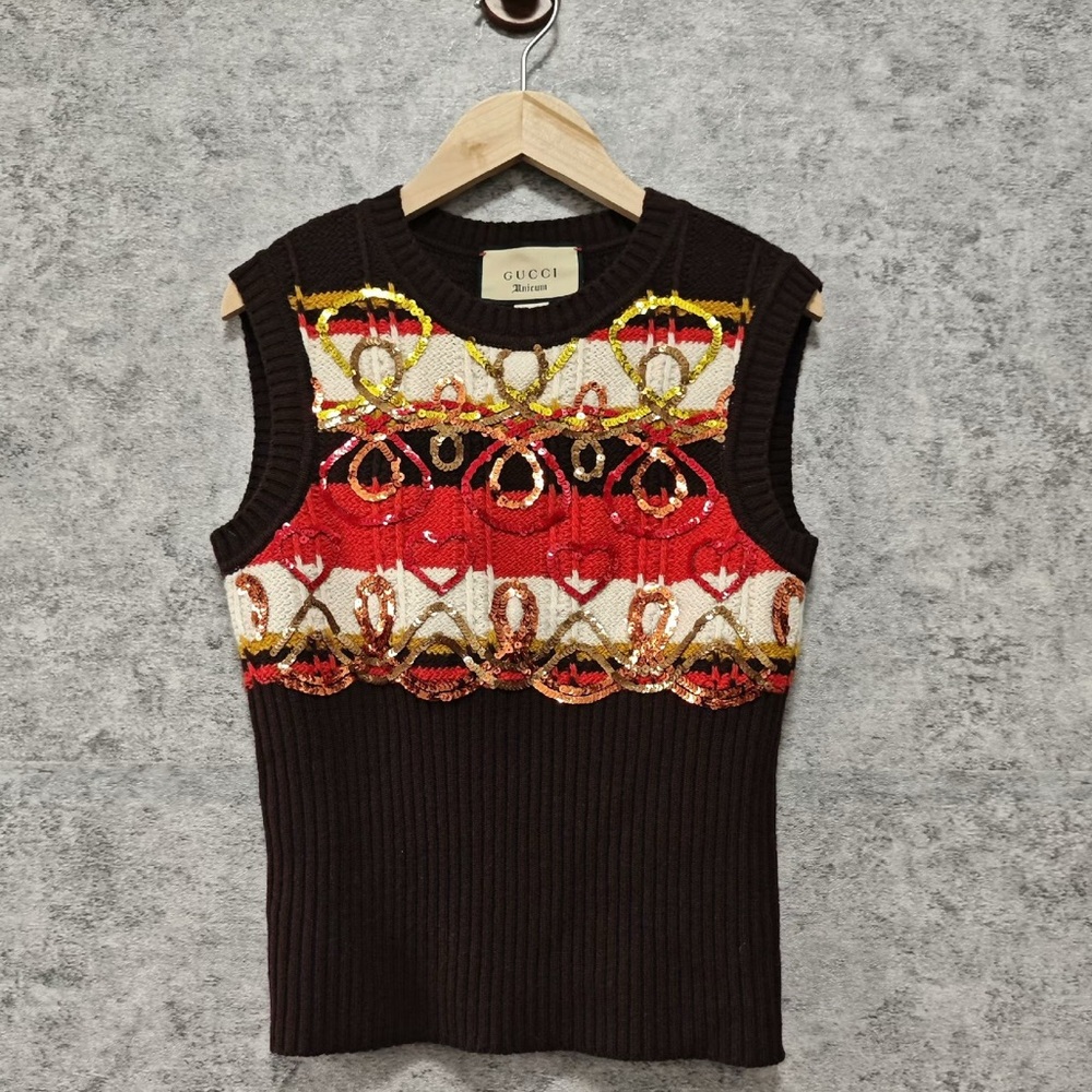 🚩steal authentic Gucci Black and Red Embellished Knit Top